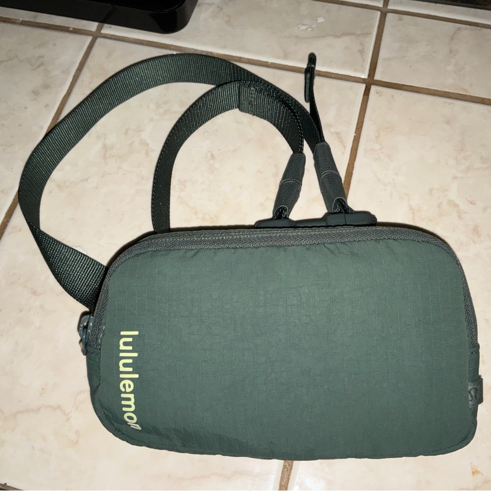 lululemon athletica Forest Green Belt Bag